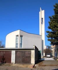 Kostel od jihu