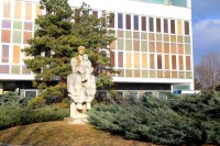Brno-Bohunice - socha Mateřství
