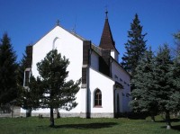 Kostel od hřbitova