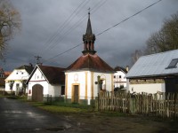 Kaplička v Oseku