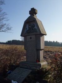 Památník padlým z I.a II.světové války na Újezdě