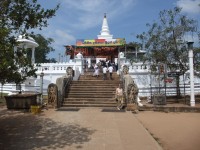 Hlavní vstup k chrámu