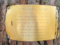 Zde zemřel americký občan Ch.L. Bell