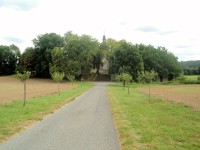 Areála kostela od silnice