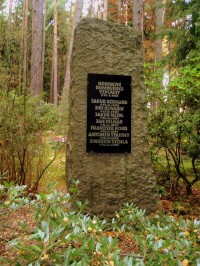 Pomník u hrobů rumburských hrdinů