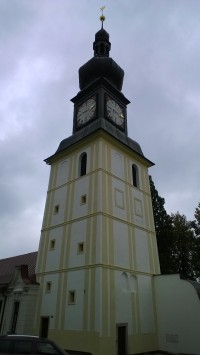 věž kostela.