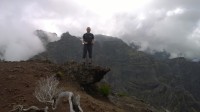 foto na vrcholu, v mracích Pico Arieiro.