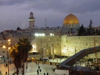 Zeď nářků a Skalní dóm v Jeruzalémě.
