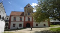 Opravená vrátnice kláštera ve Vyšším Brodě.