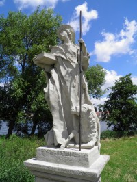 Jezuitské sochy na břehu Staroměstského rybníka.