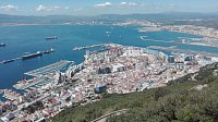 Gibraltar - pohled na město a přístav.