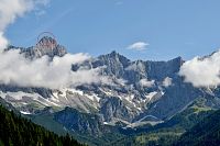 Masiv Dachsteinu s vrcholem Hoher Dachstein.