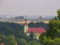 Pitárné: Pitárné-kostel v dáli Prudnik