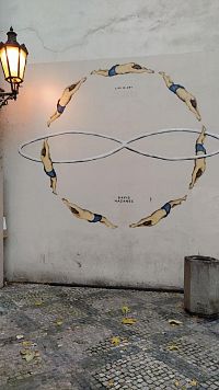 Life is art od Davida Mazance - nástěnný obraz v Náprstkově ulici na Starém Městě v Praze