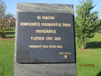 Pomník v Hlízově před hřbitovem - nápis na pomníku
