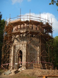 Allainova věž právě prochází rekonstrukcí.