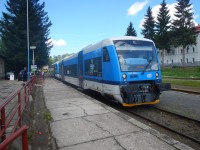 Vlak Stadler na nádraží v Kořenově.