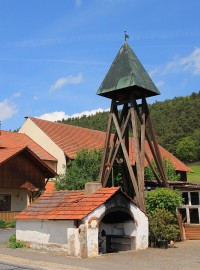 tipická zvonička na venkově