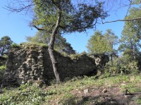 Osule, střední část hradu