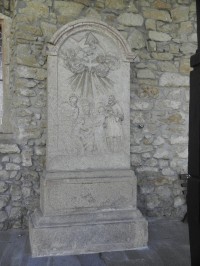 Seeberg, náhrobní deska ve zdi hradu