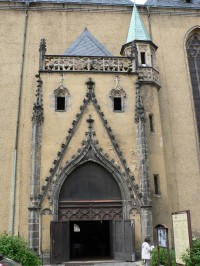 Cheb, hlavní vchod kostela sv. Mikuláše