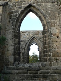 Oybin, pohled na okna kostela z hradeb