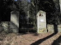 Loučim, brána židovského hřbitova