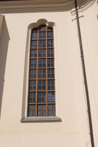 Dobřany, okno kostela sv. Mikuláše