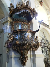 Hejnice, barokní kazatelna v basilice