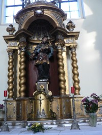 Hejnice, oltář sv. Jana z Nepomuku v basilice