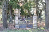 Kbelnice, brána vojenského hřbitova
