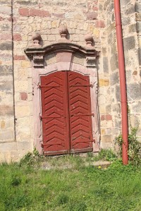 Železnice, vchod do kostela z jižní strany