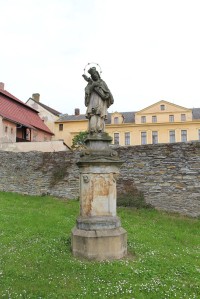 Česká Skalice, socha sv. Jana z Nepomuku u muzea
