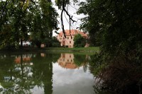 Vrchotovy Janovice, rybník a zámek