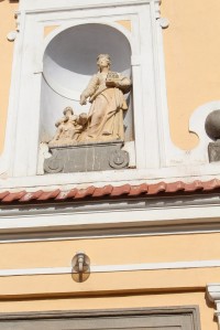Protivín, socha sv. Alžběty nad vchodem kostela