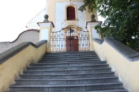 Chlum, horní část schodiště ke kostelu