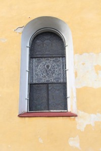 Vrchotovy Janovice, okno kostela