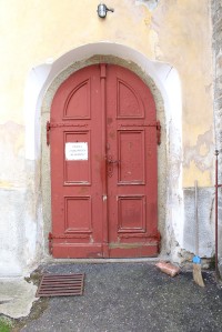 Vrchotovy Janovice, hlavní vchod kostela