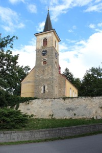 Vrchotovy Janovice, pohled na kostel od jihu