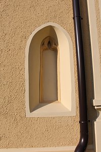 Popice, okno kostela