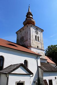 Věž kostela sv. Jakuba Většího v Kolinci