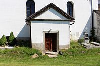 Kolinec, vchod do kostela sv. Jakuba Většího