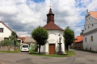 Kaple sv. Václava v Mokrosukách.