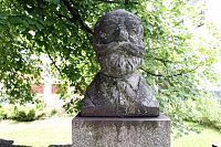 Busta spisovatele Karla Klostermanna