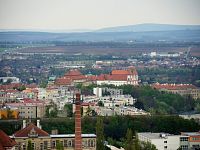 Pohled na Loucký klášter z radniční věže města Znojma