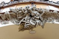Znojmo, socha anděla na kruchtě dominikánského kostela