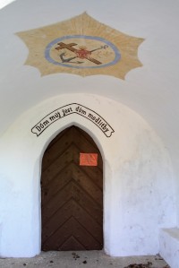Vchod do kostela sv. Jiljí