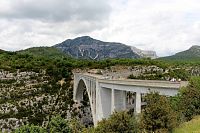 Pohled na most nad Artubou