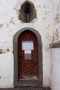 Vchod do věže kostela sv. Petra a Pavla