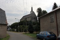 Pohled na kostel z údolí Králického potoka